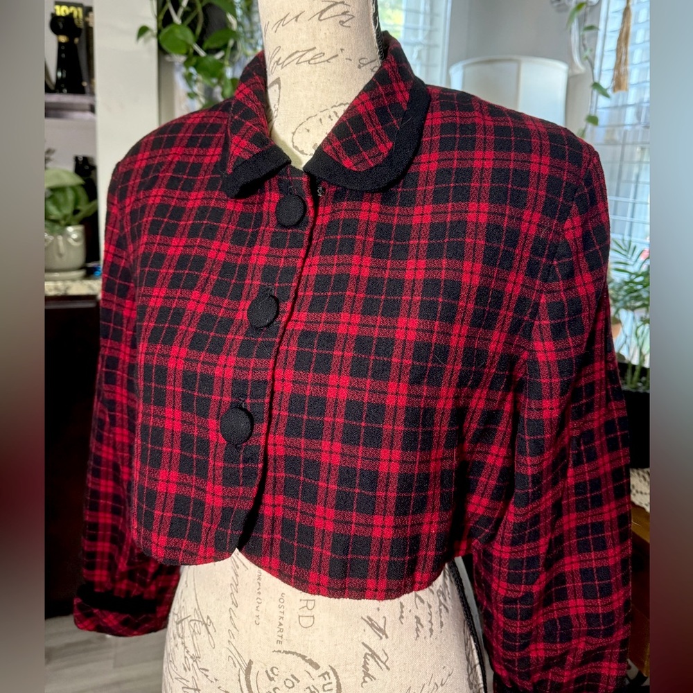 VINTAGE cropped plaid blazer